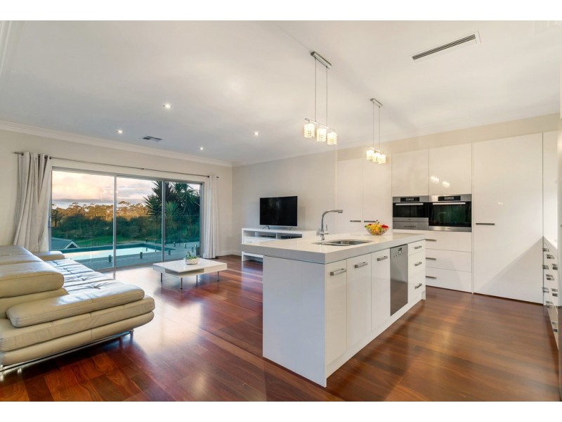 9 Treetop Rise, Chandlers Hill SA 5159