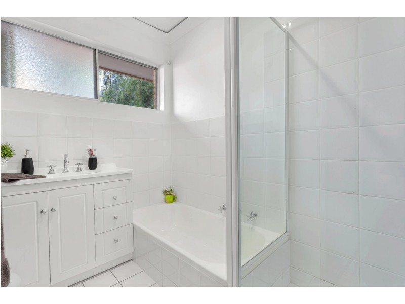 4 Kimberly Way, Happy Valley SA 5159