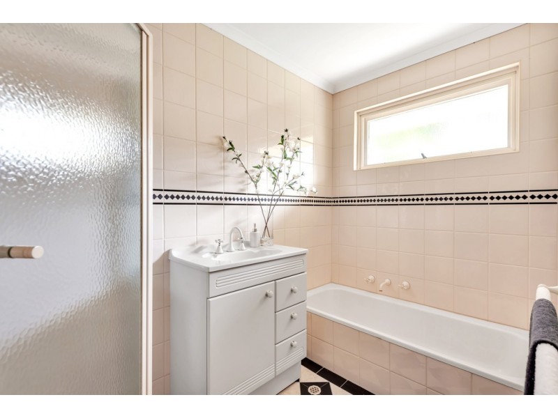 3 Graves Avenue, Reynella East SA 5161