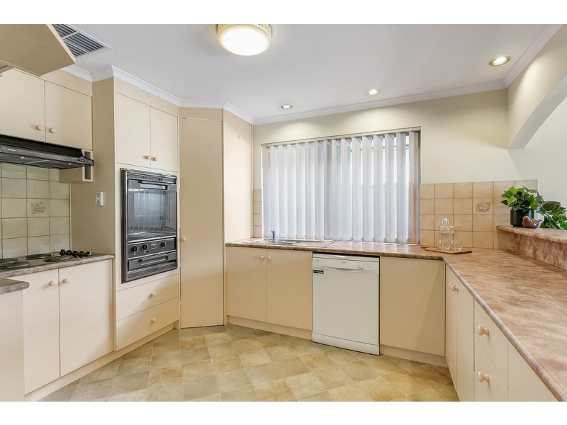 2 Dennis Street, Happy Valley SA 5159