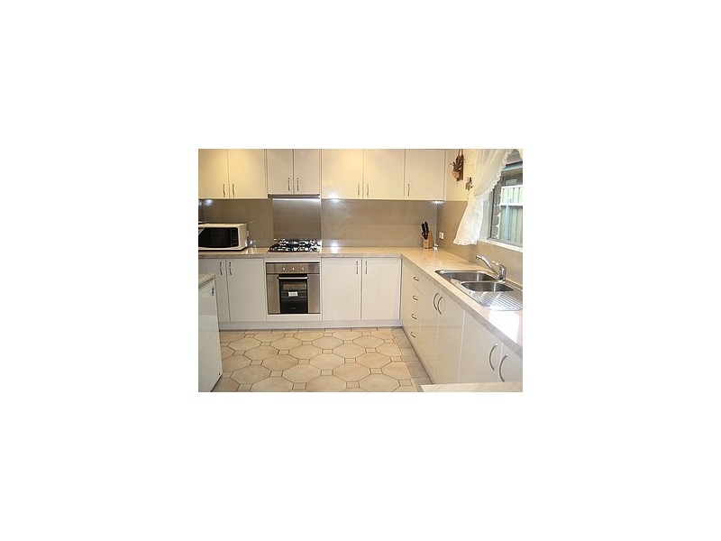 82 Fraser Ave, Happy Valley SA 5159