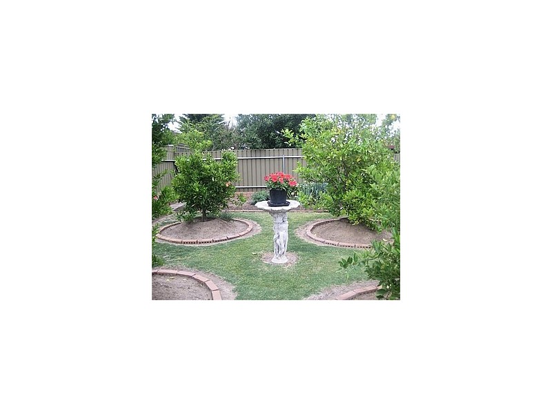 82 Fraser Ave, Happy Valley SA 5159