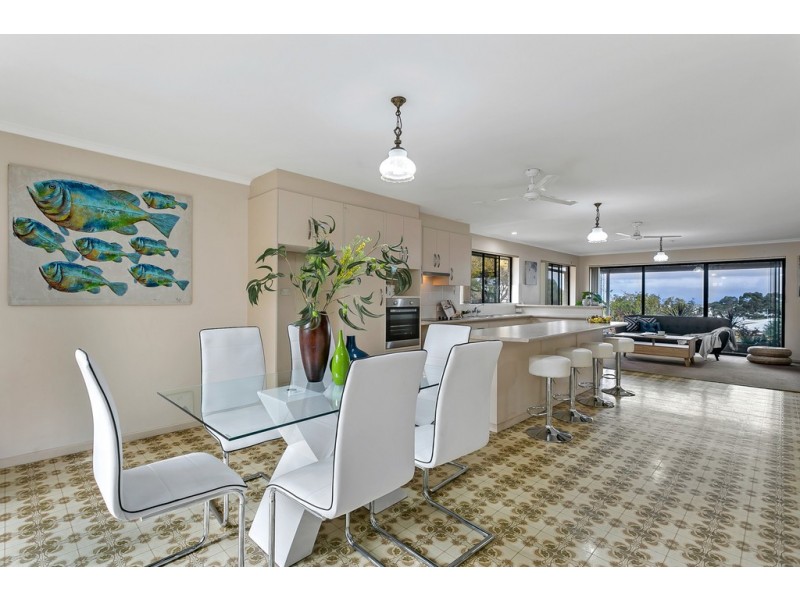 1 Olivier Terrace, Hallett Cove SA 5158