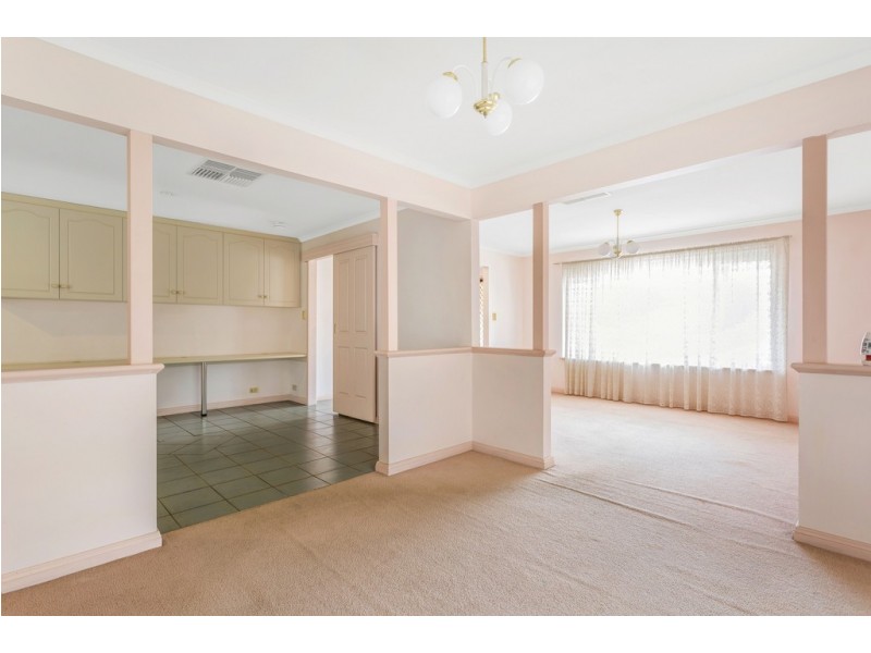 2 Traeger Court, Woodcroft SA 5162