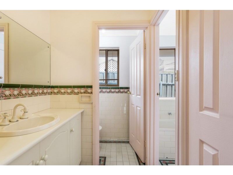 2 Traeger Court, Woodcroft SA 5162