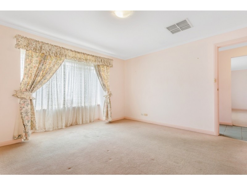 2 Traeger Court, Woodcroft SA 5162