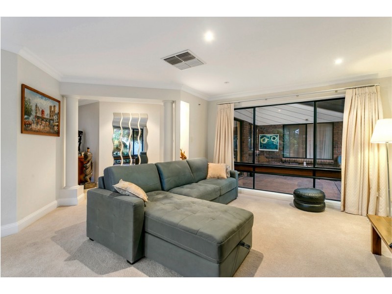 10 Caspian Court, Woodcroft SA 5162