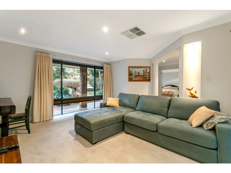 10 Caspian Court, Woodcroft SA 5162