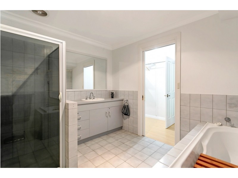 10 Caspian Court, Woodcroft SA 5162