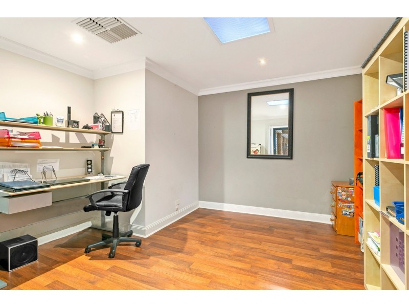 10 Caspian Court, Woodcroft SA 5162