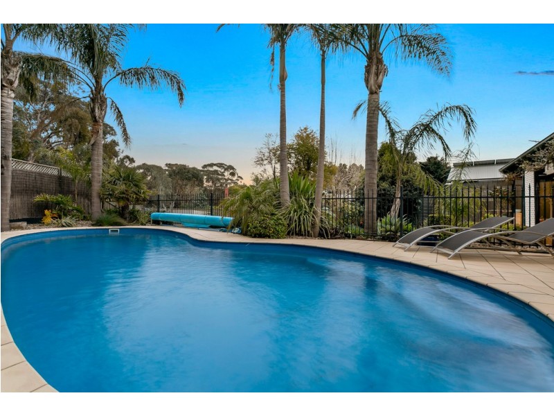 10 Caspian Court, Woodcroft SA 5162
