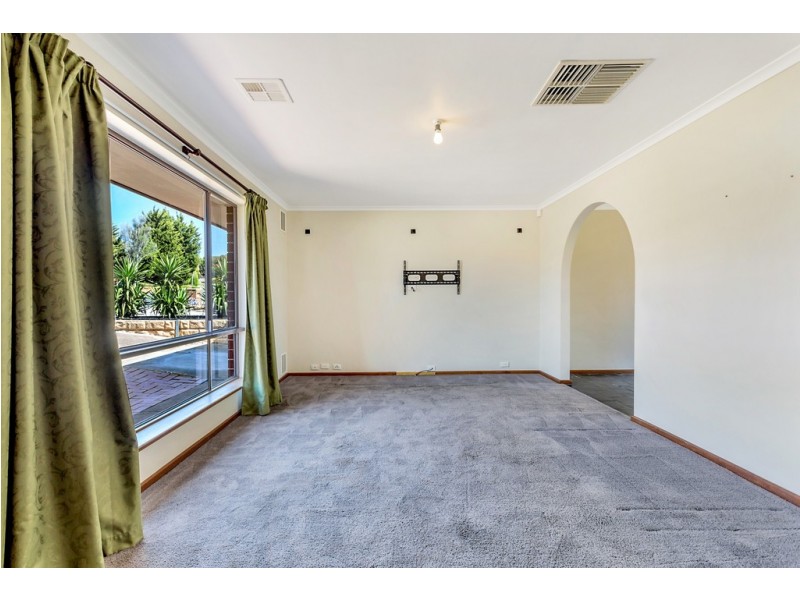 1 Julia Crescent, Woodcroft SA 5162