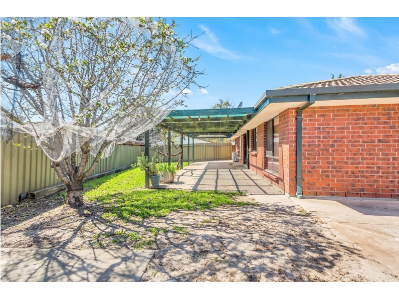 1 Julia Crescent, Woodcroft SA 5162