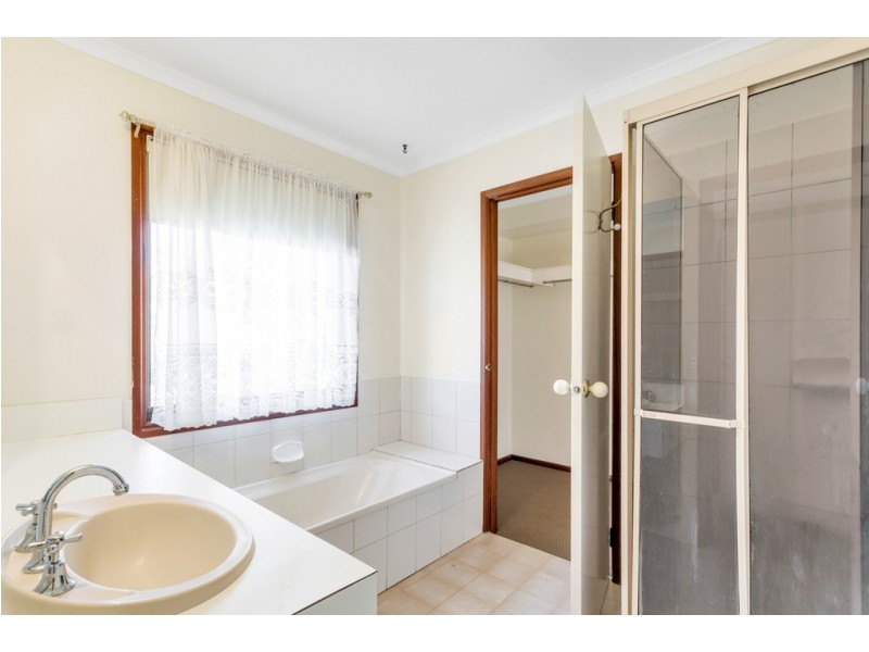 17 Panorama Drive, Aberfoyle Park SA 5159