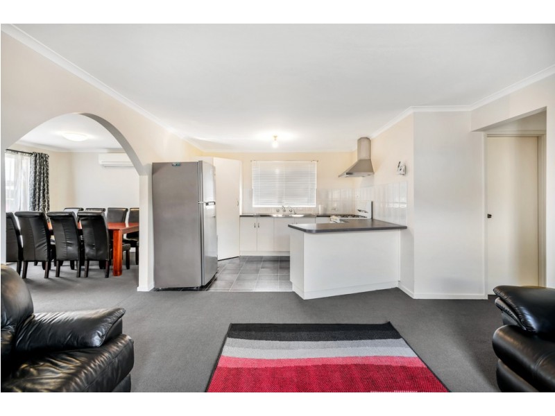 10 Champagne Crescent, Woodcroft SA 5162