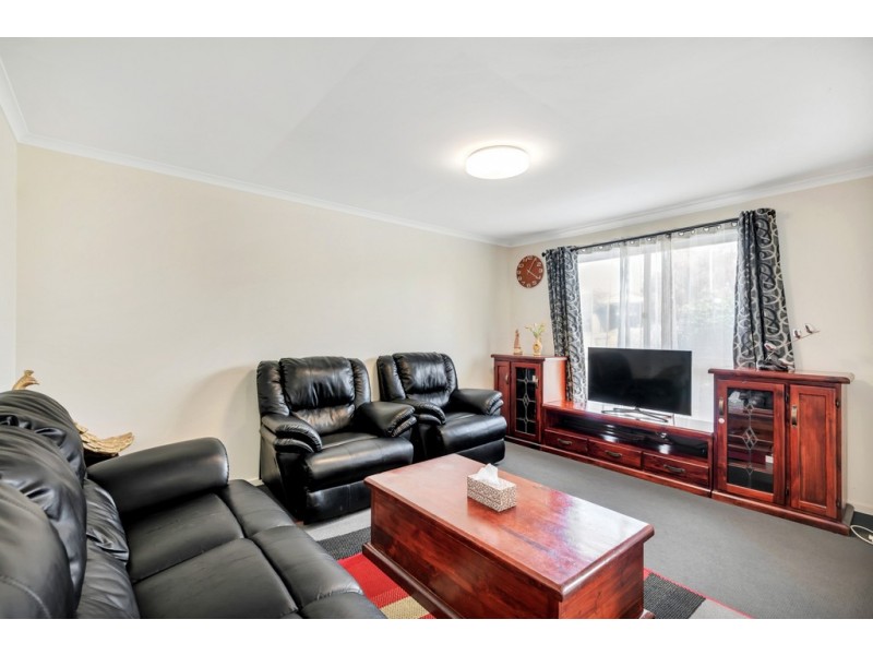 10 Champagne Crescent, Woodcroft SA 5162