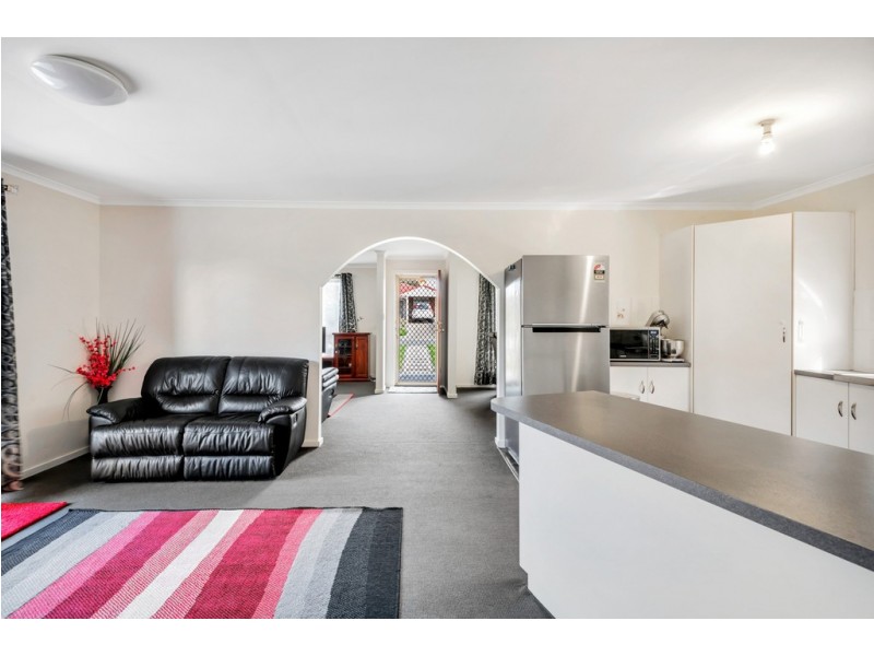 10 Champagne Crescent, Woodcroft SA 5162