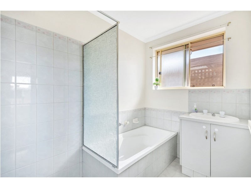 10 Champagne Crescent, Woodcroft SA 5162