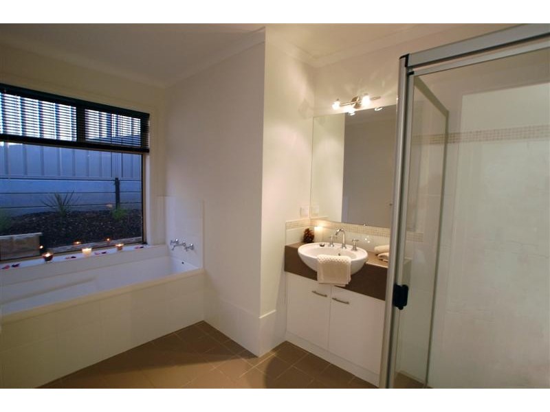 11 Sameden Drive, Noarlunga Downs SA 5168