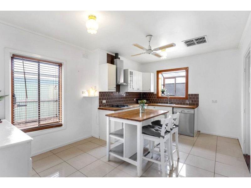 22 Moorong Road, O’sullivan Beach SA 5166