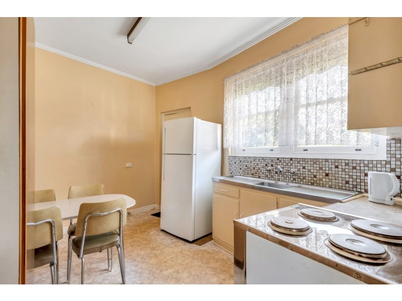 18 Barry Road, Oaklands Park SA 5046