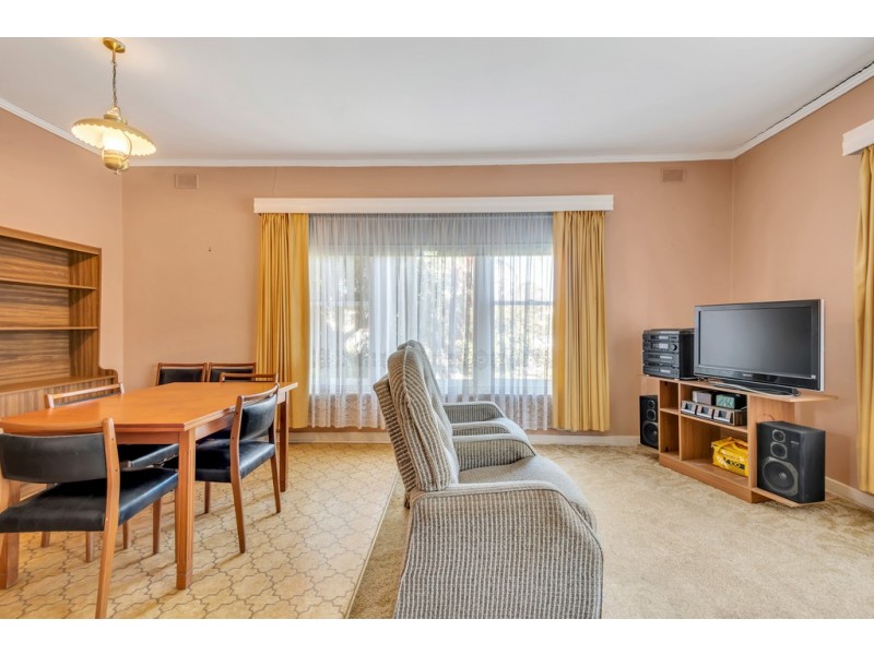 18 Barry Road, Oaklands Park SA 5046