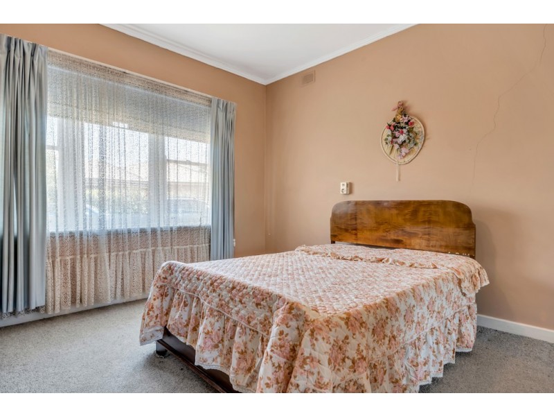 18 Barry Road, Oaklands Park SA 5046