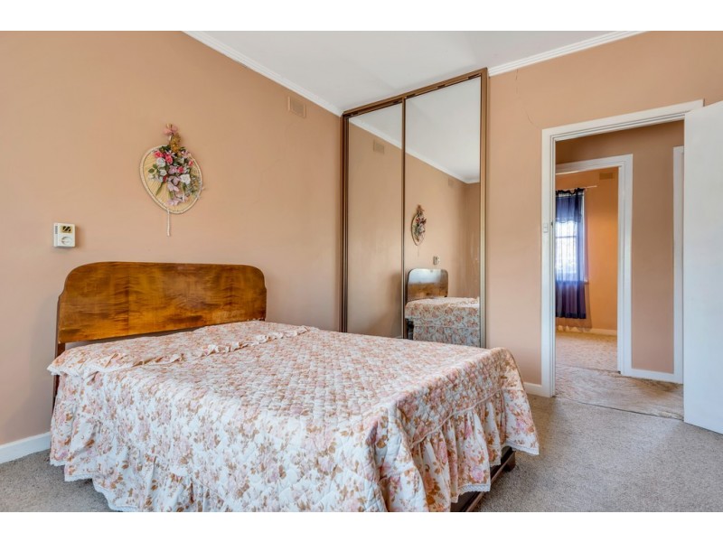 18 Barry Road, Oaklands Park SA 5046