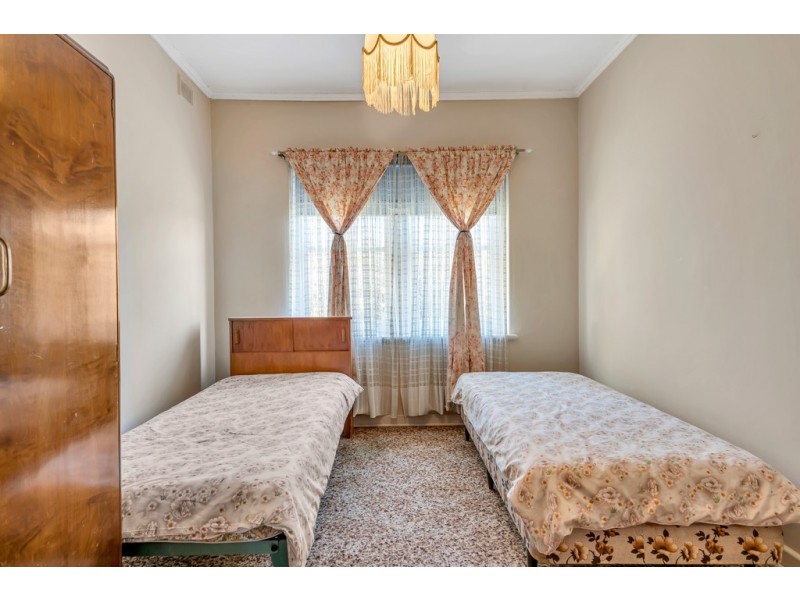 18 Barry Road, Oaklands Park SA 5046