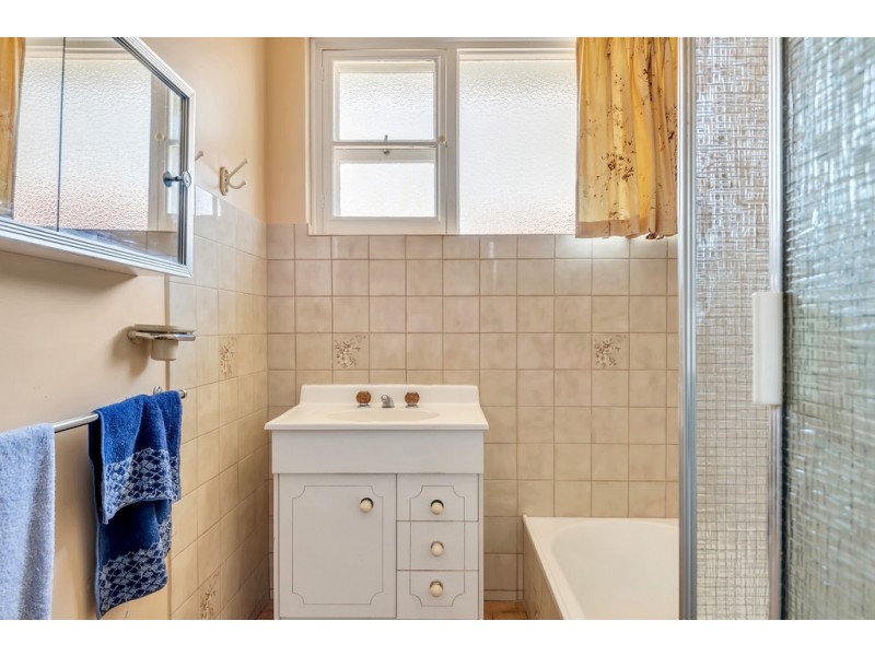 18 Barry Road, Oaklands Park SA 5046