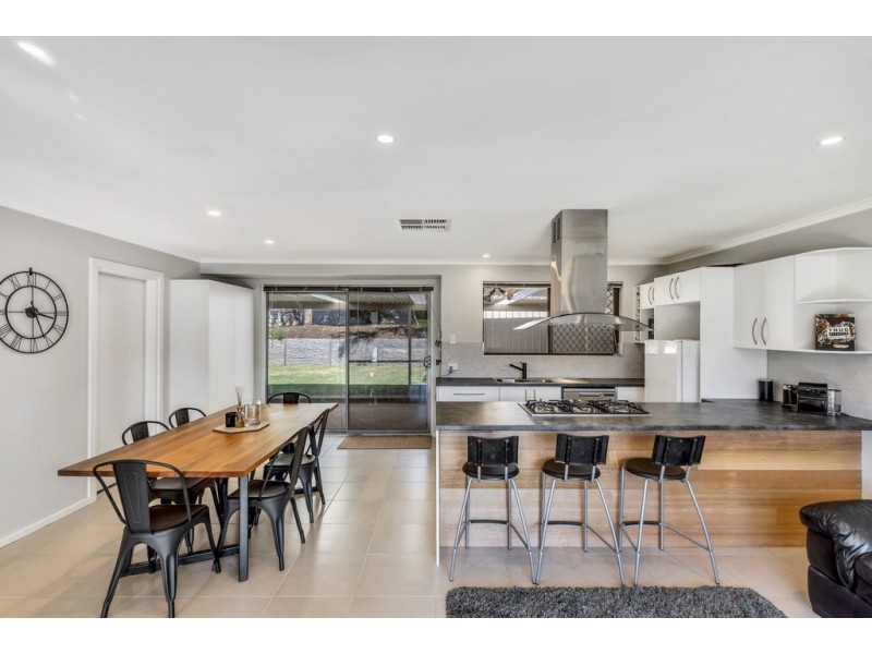 22 Spruce Avenue, Aberfoyle Park SA 5159