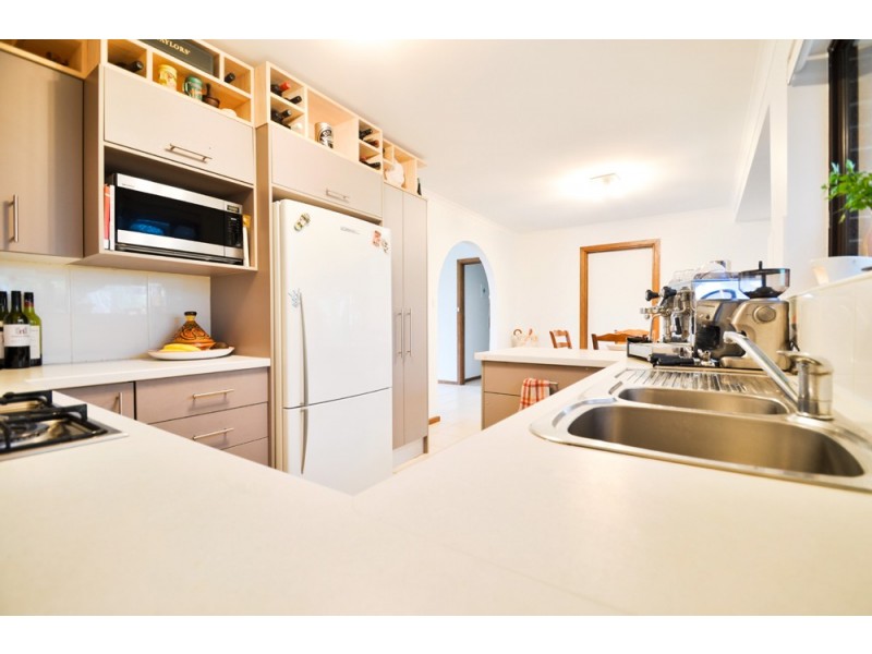 18 Summerford Rd, Aberfoyle Park SA 5159