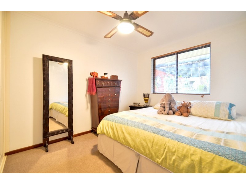 18 Summerford Rd, Aberfoyle Park SA 5159