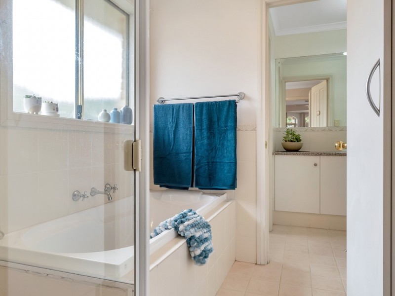 33 Brooklyn Drive, Hallett Cove SA 5158