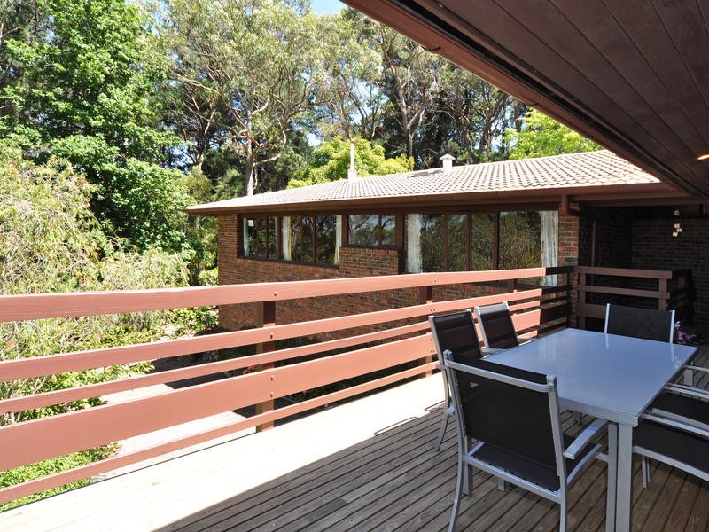 4 Backhouse Ave, Crafers SA 5152