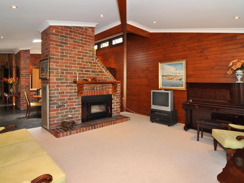 4 Backhouse Ave, Crafers SA 5152