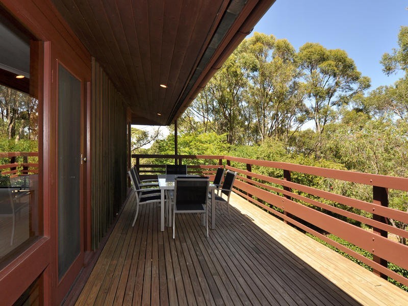 4 Backhouse Ave, Crafers SA 5152