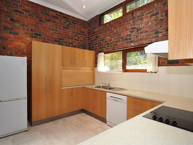 4 Backhouse Ave, Crafers SA 5152