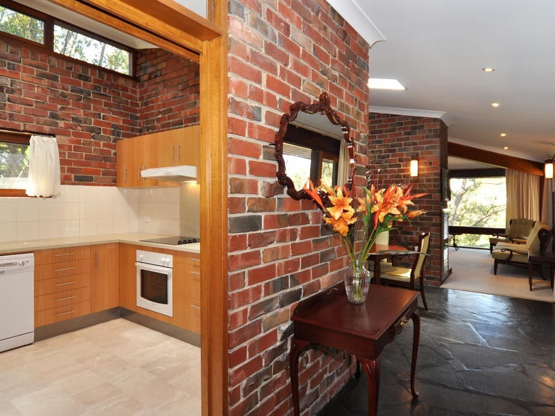 4 Backhouse Ave, Crafers SA 5152