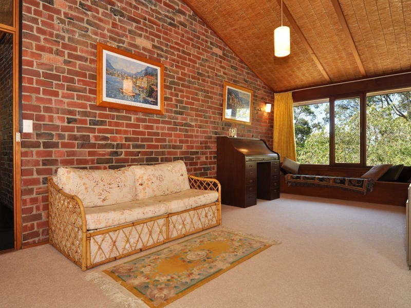 4 Backhouse Ave, Crafers SA 5152