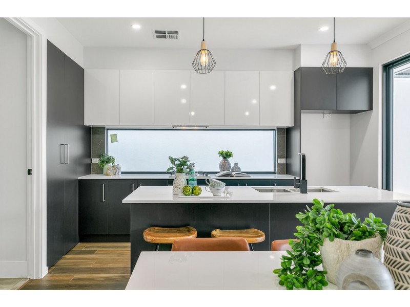 30 Parsons Grove, Park Holme SA 5043