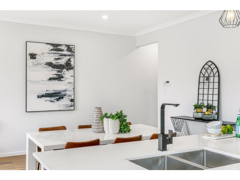 30 Parsons Grove, Park Holme SA 5043