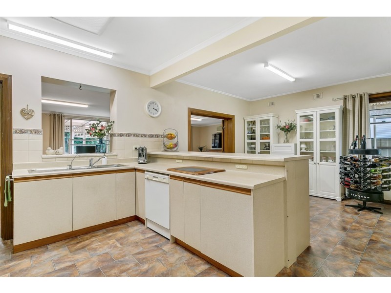 24 Cliff Street, Glenelg East SA 5045