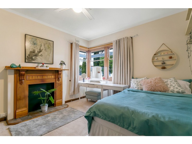 24 Cliff Street, Glenelg East SA 5045