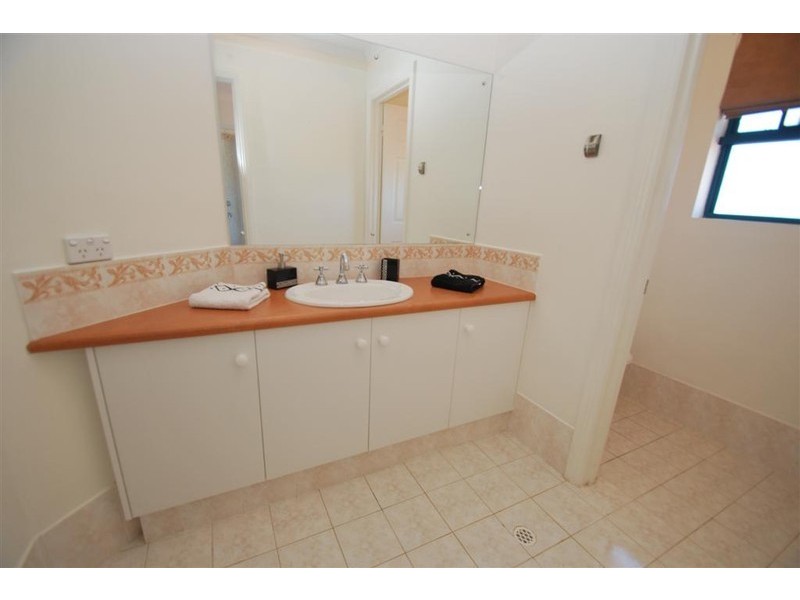 35 Merrivale Dr, Happy Valley SA 5159