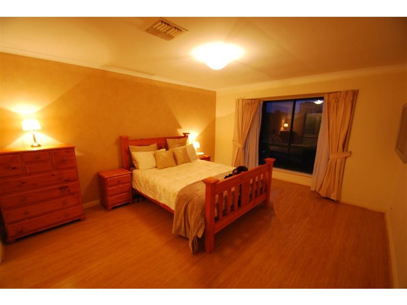 35 Merrivale Dr, Happy Valley SA 5159