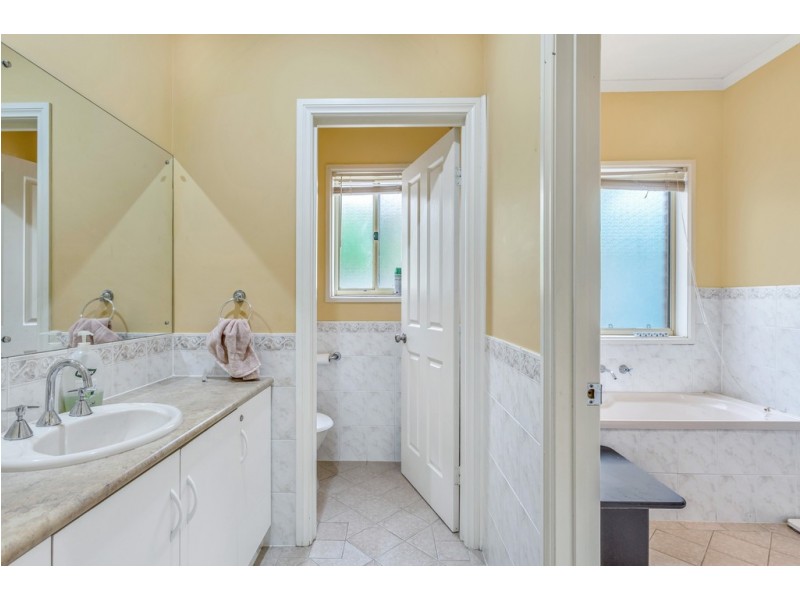 25 Monterey Pine Drive, Aberfoyle Park SA 5159