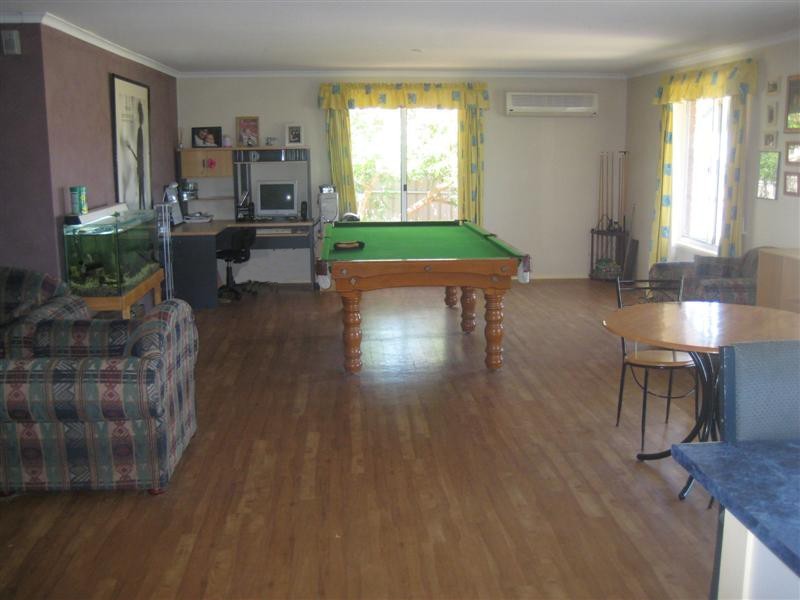 72 Warburton Dr, Woodcroft SA 5162