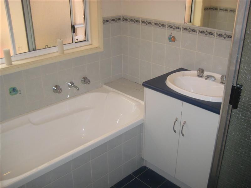 72 Warburton Dr, Woodcroft SA 5162