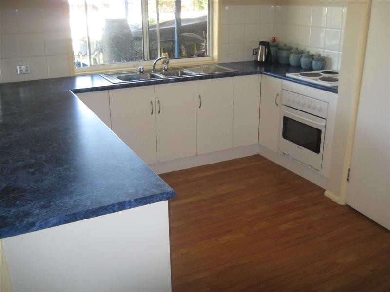 72 Warburton Dr, Woodcroft SA 5162